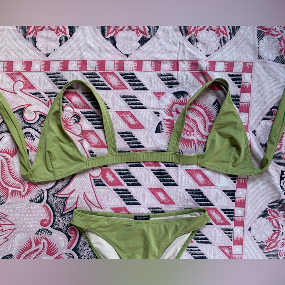 Bikini - Picture 3 of 3